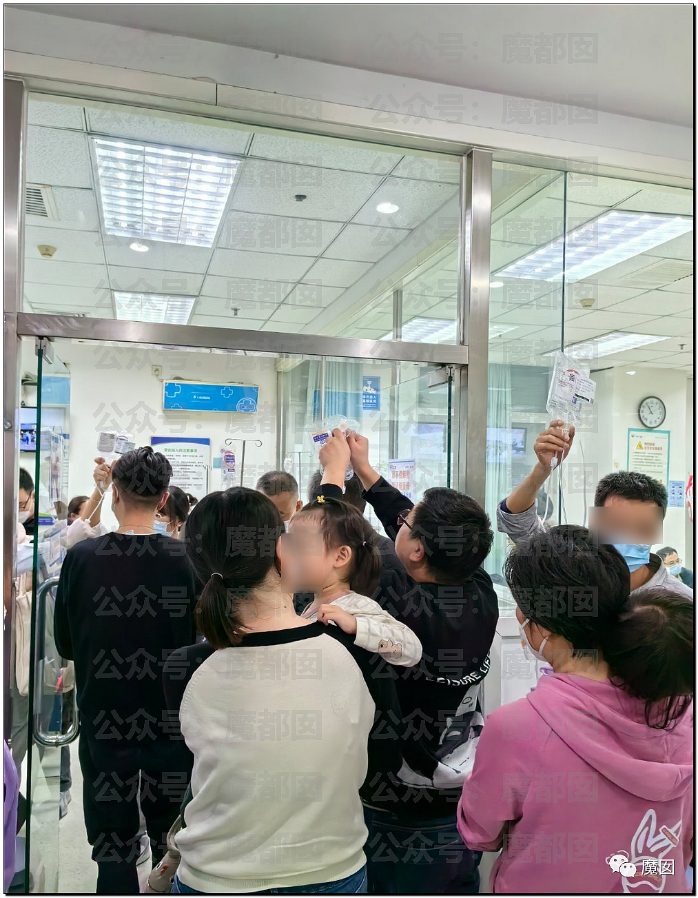 热搜第一！中国多地出现民众大面积发烧，医院人满为患，等号超过24小时（组图） - 46
