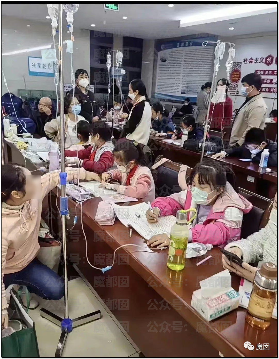 热搜第一！中国多地出现民众大面积发烧，医院人满为患，等号超过24小时（组图） - 62