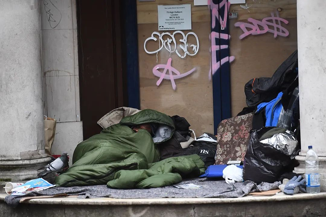这位中国留学生被骂惨了！富家千金在英国街头体验生活当homeless有错吗？（组图） - 2