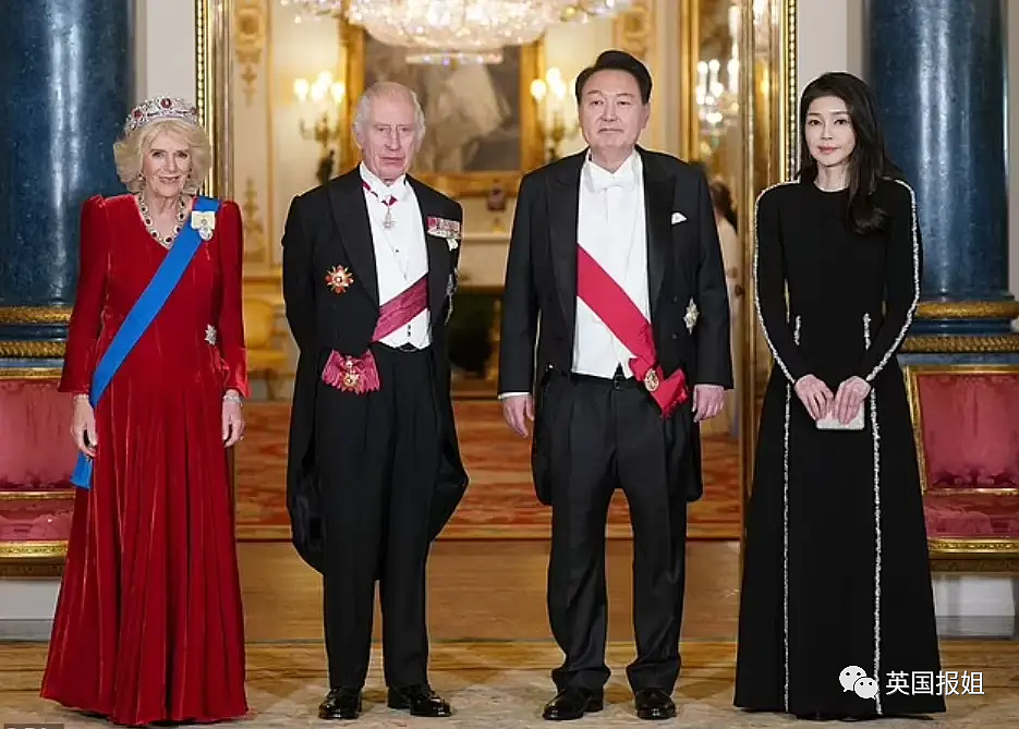 英王室为韩总统办奢华国宴！查尔斯给Blackpink发大英勋章，最抢镜的是凯特王妃的红衣美腿（组图） - 2