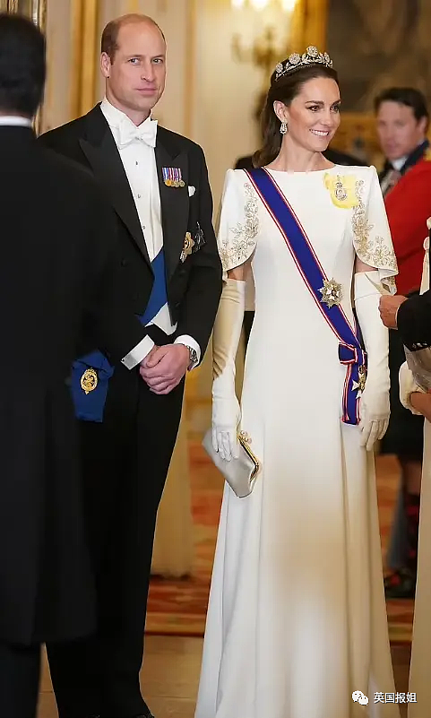 英王室为韩总统办奢华国宴！查尔斯给Blackpink发大英勋章，最抢镜的是凯特王妃的红衣美腿（组图） - 33