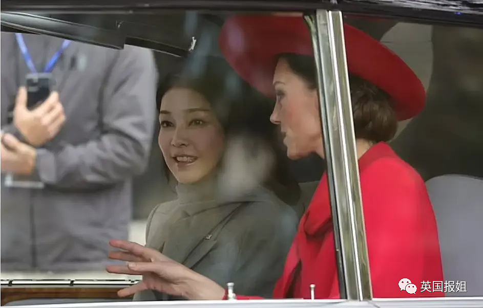 英王室为韩总统办奢华国宴！查尔斯给Blackpink发大英勋章，最抢镜的是凯特王妃的红衣美腿（组图） - 15