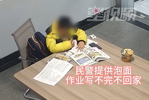 中国男童不想写作业“持刀威胁”，妈妈气炸报警：去派出所写（图） - 1