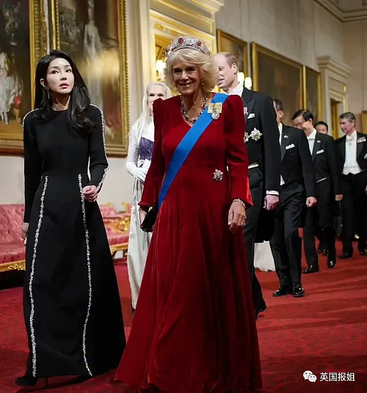 英王室为韩总统办奢华国宴！查尔斯给Blackpink发大英勋章，最抢镜的是凯特王妃的红衣美腿（组图） - 38