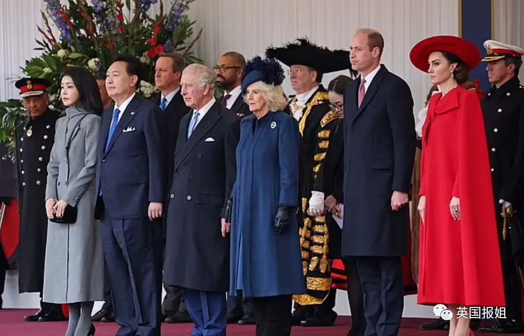 英王室为韩总统办奢华国宴！查尔斯给Blackpink发大英勋章，最抢镜的是凯特王妃的红衣美腿（组图） - 13