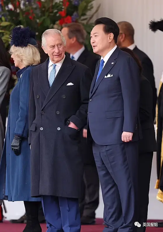 英王室为韩总统办奢华国宴！查尔斯给Blackpink发大英勋章，最抢镜的是凯特王妃的红衣美腿（组图） - 18