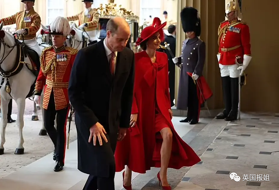 英王室为韩总统办奢华国宴！查尔斯给Blackpink发大英勋章，最抢镜的是凯特王妃的红衣美腿（组图） - 12