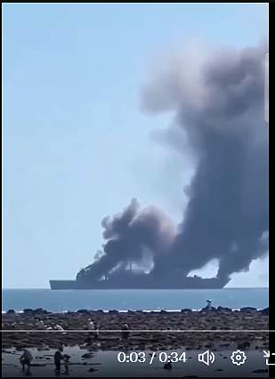 传中国海军又出大事！登陆舰爆裂燃烧，吓呆渔民（视频/组图） - 1
