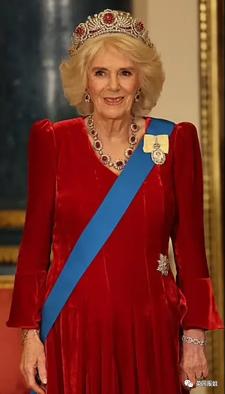 英王室为韩总统办奢华国宴！查尔斯给Blackpink发大英勋章，最抢镜的是凯特王妃的红衣美腿（组图） - 35