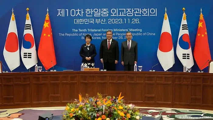 中日韩外长承诺尽快召开三国领导人会谈（组图） - 1