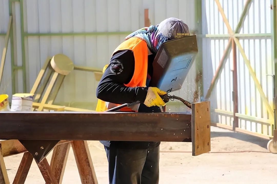 四川小伙在澳洲当焊工，年薪30万，参与珠港澳大桥建设（组图） - 1