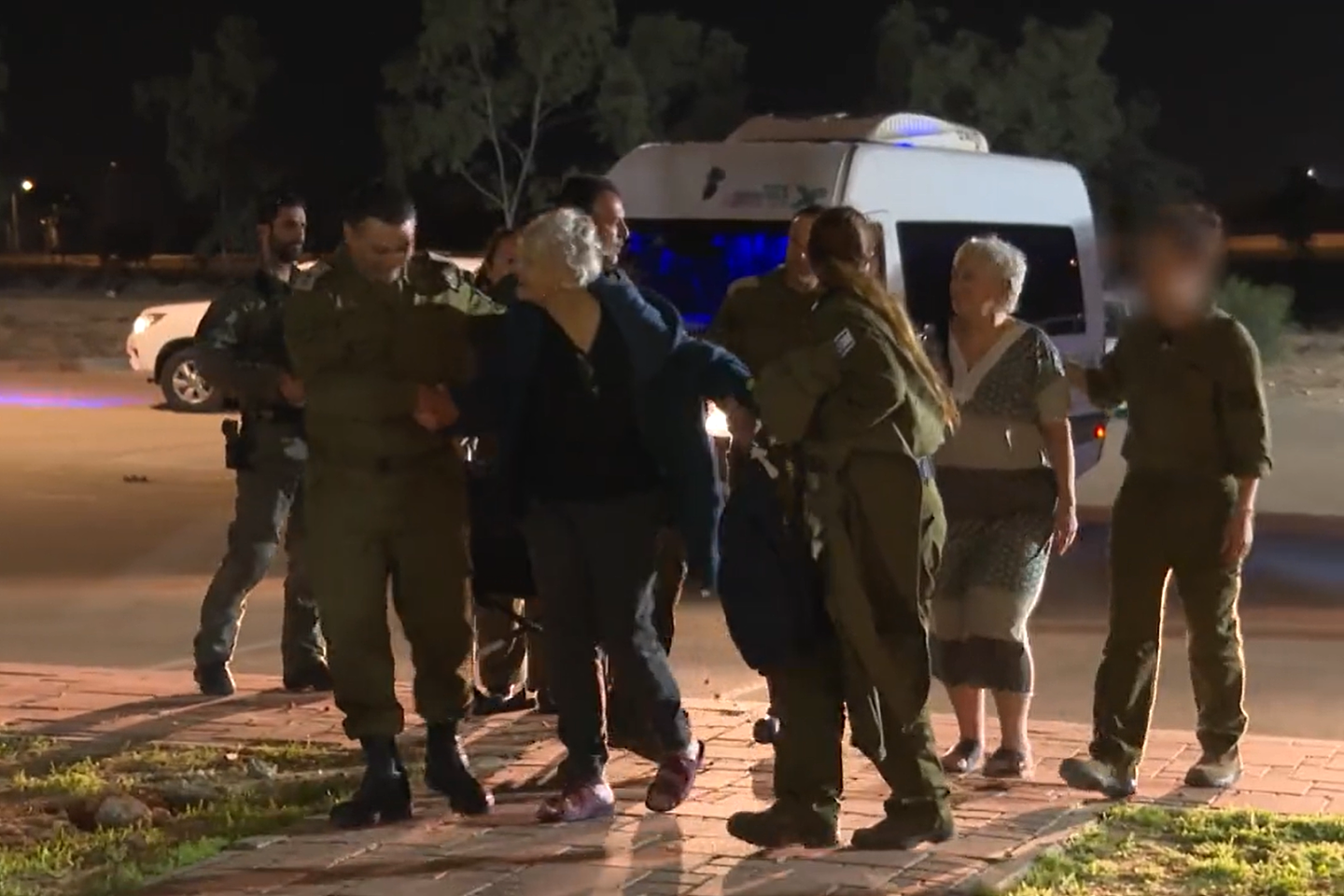人质返以色列画面首曝！61辆救援卡车抵加萨北部“开战来最多”（视频/组图） - 1