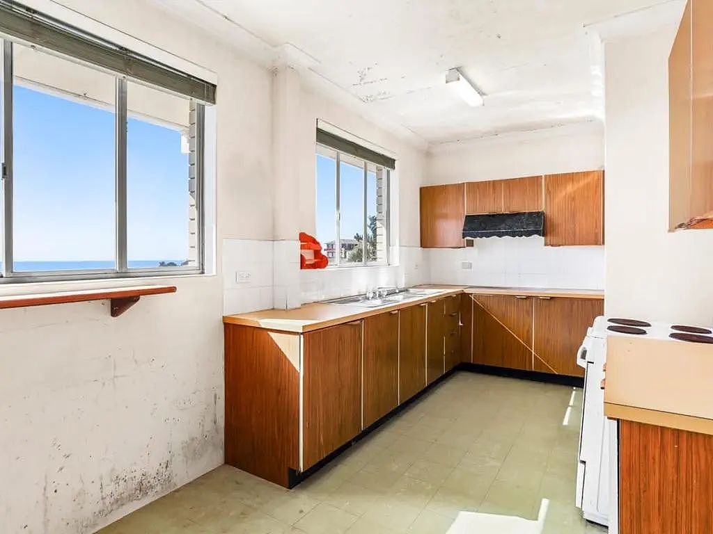 拍卖 | 超底价$310万，中介直呼：“难以置信！”Bondi Beach破旧顶层公寓以$710万成交（组图） - 6