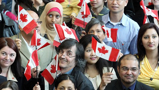 惨！华人被困在加拿大，回国探亲走不了！全国10万移民被积压，政府这操作被狂喷（组图） - 16