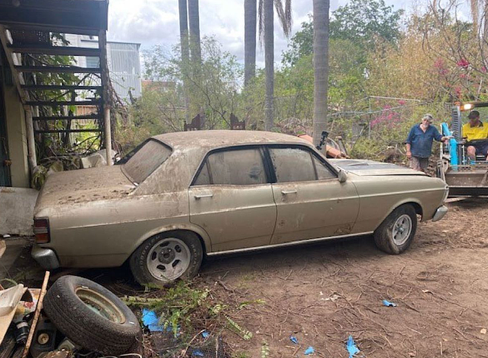 昆州辆老爷车在车库里放了50年，已布满灰尘，卖出$23万高价（组图） - 4
