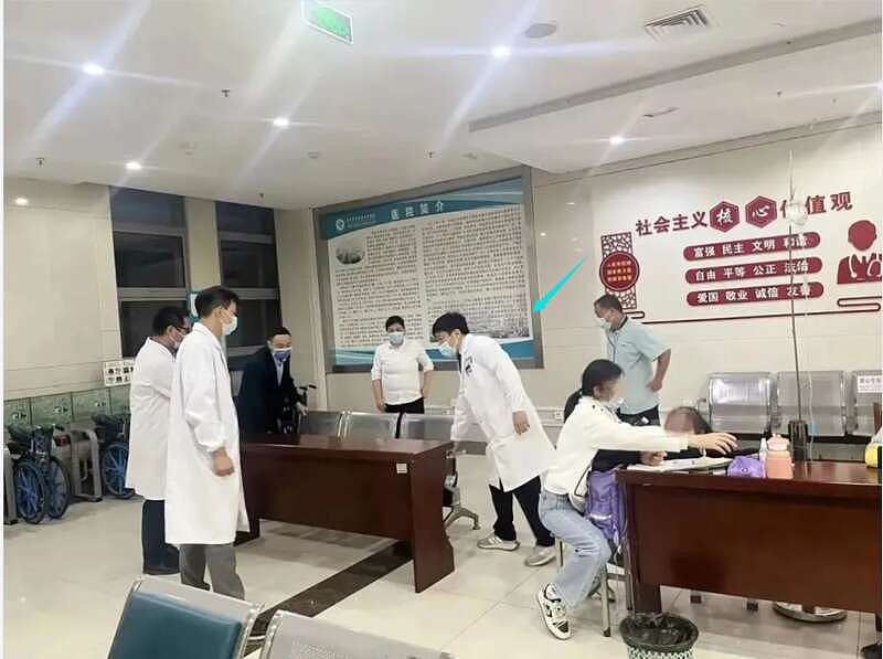 中国孩子医院边输液边写作业，老外震惊： AI生成吧（组图） - 19