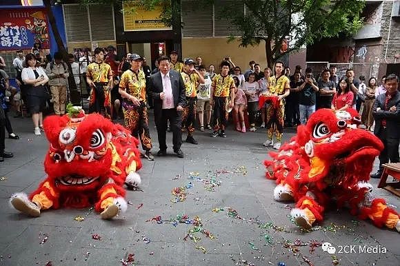 黄金期货创历史新高，ANZ警示现金利率或长期处于高位，预计明年初再次加息，称政府支出增加带来通胀粘性，澳元上攻年线 道指新高 - 61