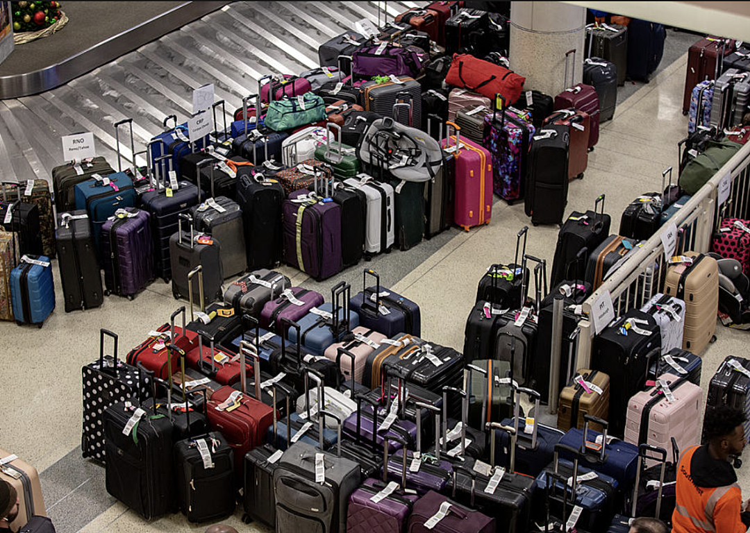 万万没想到！你在机场丢失的行李箱，竟都被运到同一个商店卖了（组图） - 9