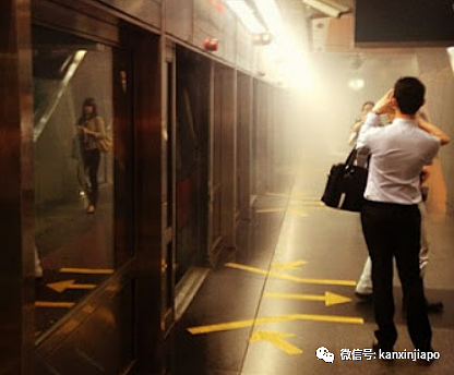 强行掰开地铁门、躺站台...异装癖华人男子视频爆火！在地铁上做这些会被重罚（组图） - 11