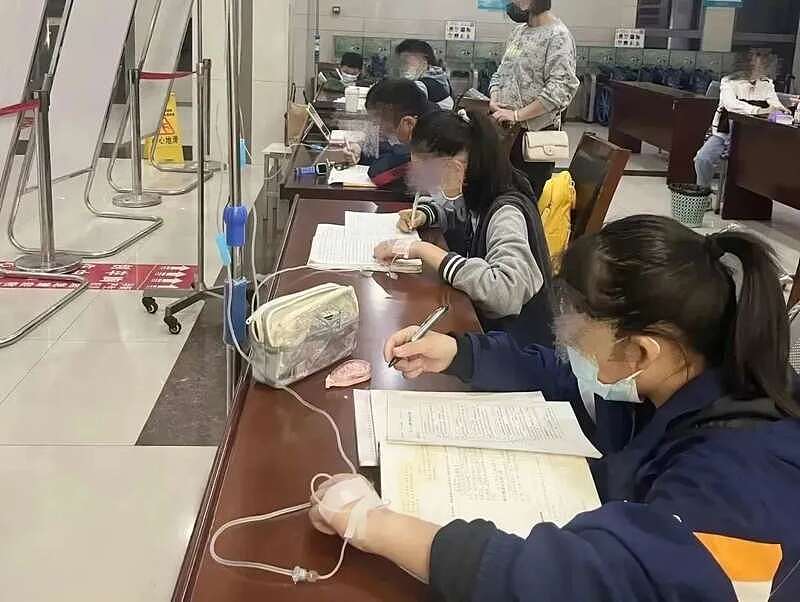 中国孩子医院边输液边写作业，老外震惊： AI生成吧（组图） - 21