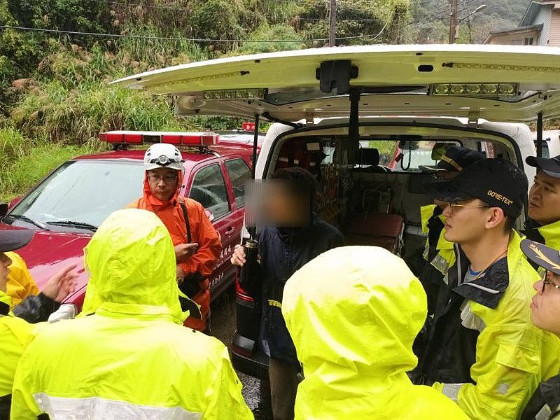 澳洲女大学生在台湾爬山迷路，消防急搜山24小时寻获（组图） - 1