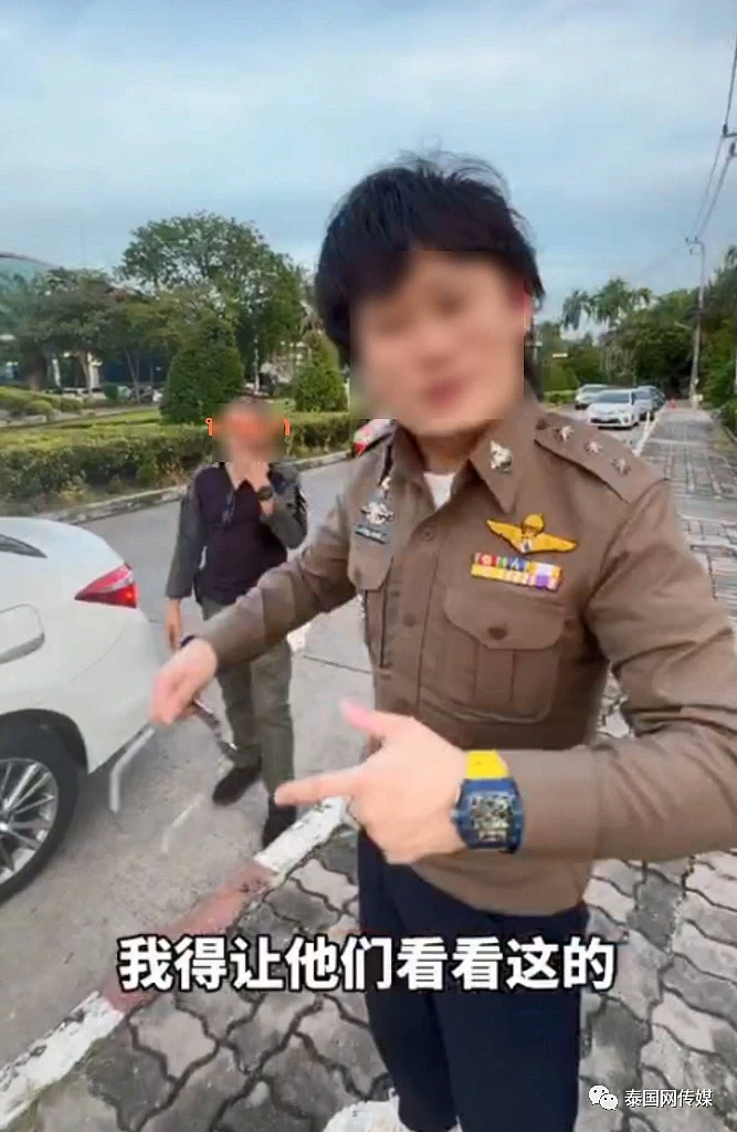 这个中国网红完蛋了！身穿泰国警服拍短视频还炫富，泰国警方下令彻查，全泰都在骂（组图） - 8