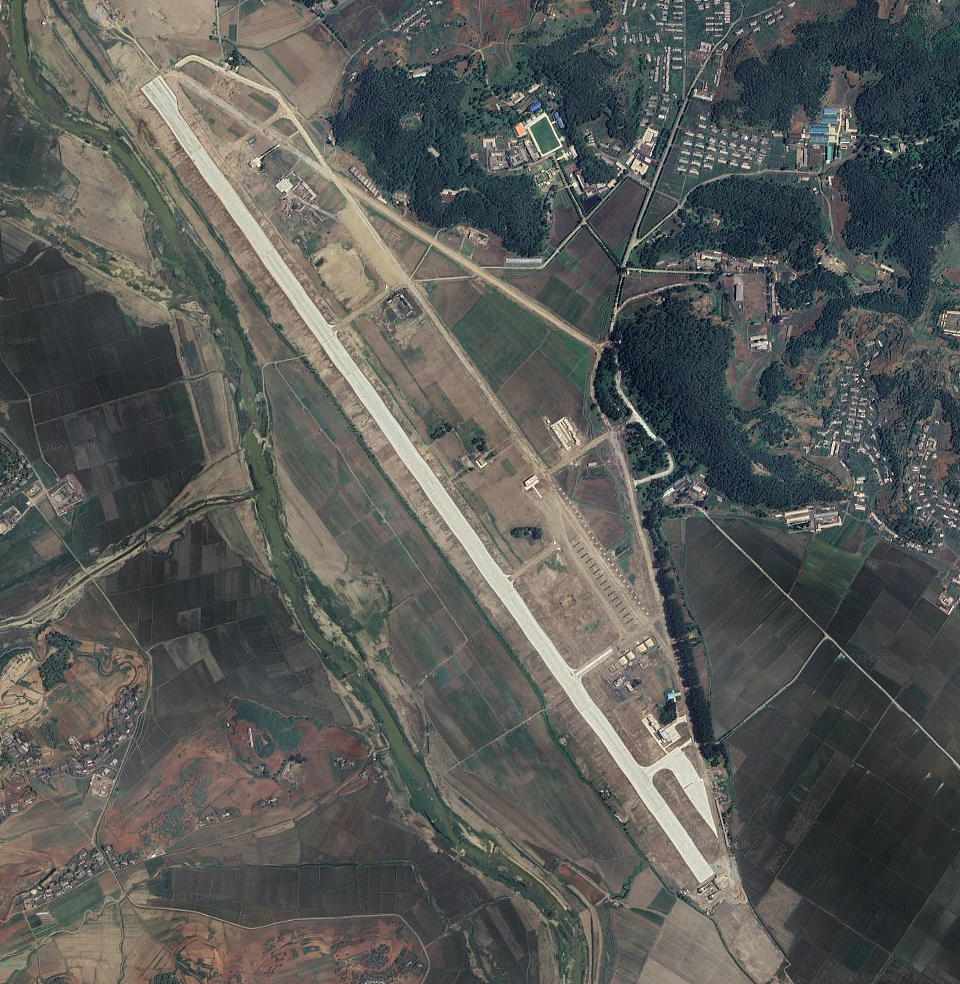金正恩视察顺川机场，米格-29战斗机整齐排列，背后有大国真传？（组图） - 8