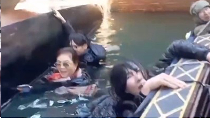 尴尬！中国游客为拍照发朋友圈，结果...悲剧了！（视频/组图） - 7