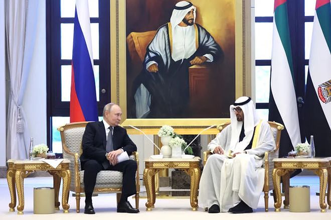 普京乘坐价值10亿英镑防弹车访阿拉伯，俄罗斯总统座驾有多豪华（组图） - 1