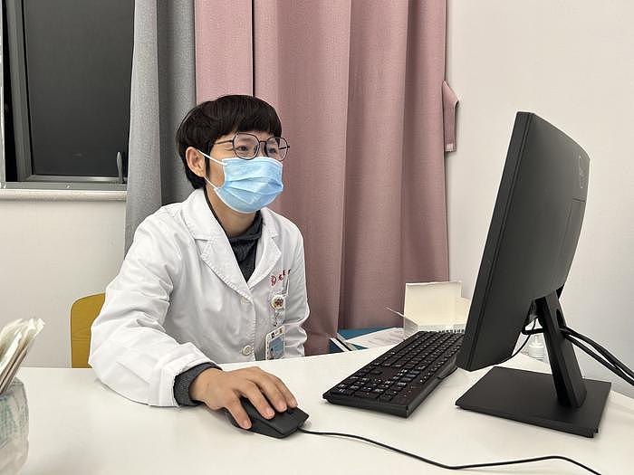 上海医生：有些没明显咳嗽，但CT检查显示已是肺炎（组图） - 1