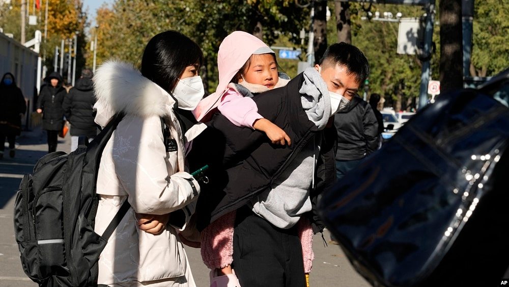 中国呼吸道疾病猖獗，医护疲于奔命，健康码死灰复燃？（组图） - 1