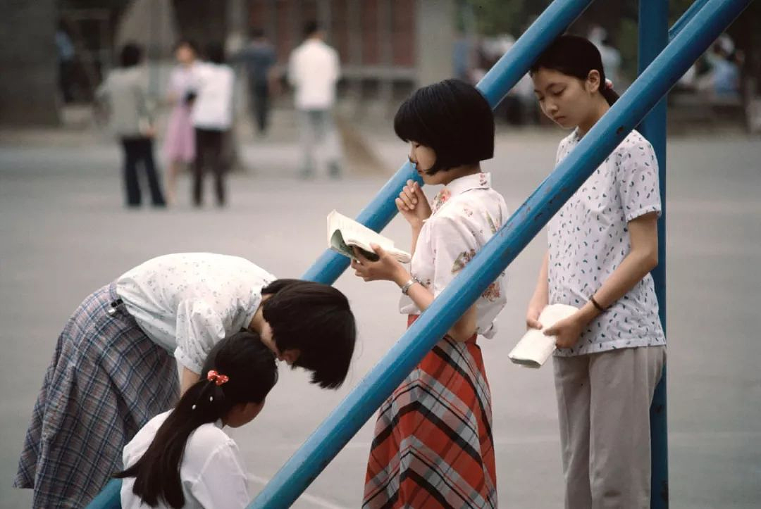 北大教授公布自杀学生父母职业分布，让我想起了那组40年前中国孩子偷拍照（组图） - 12