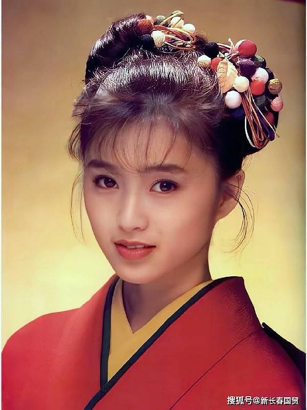 她是90年代日本当红女星，隐退多年近照曝光，52岁颜值惊呆网友（组图） - 1