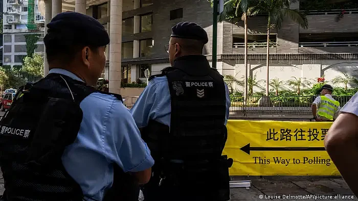香港举行“爱国者”区议会选举，首次完全排除反对派（组图） - 1
