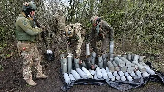 狮子大开口！乌克兰求援1700万发炮弹，欧美给100万发都难（组图） - 5