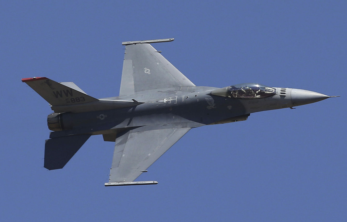 驻韩美军F-16战机坠海！飞行员紧急逃生后获救（图） - 1