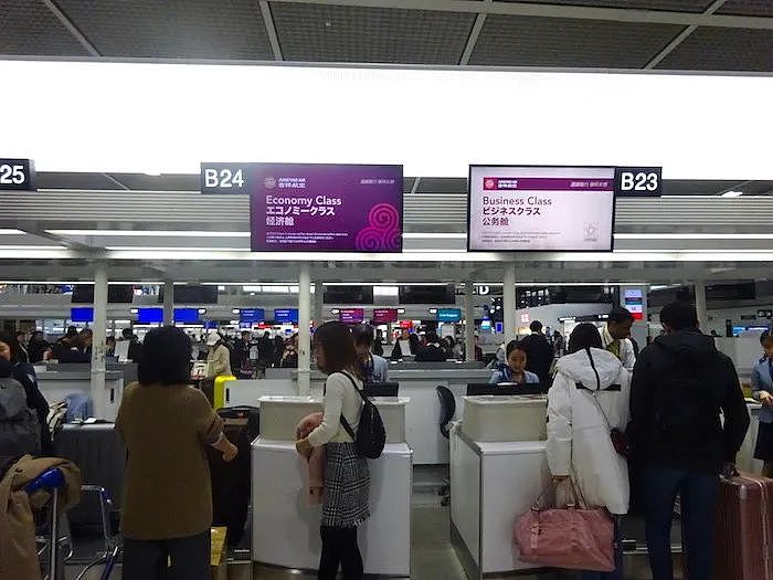 让日本籍乘客优先登机，中国女子滞留浦东机场暴怒！吉祥航空道歉：偶发服务过错（组图） - 5