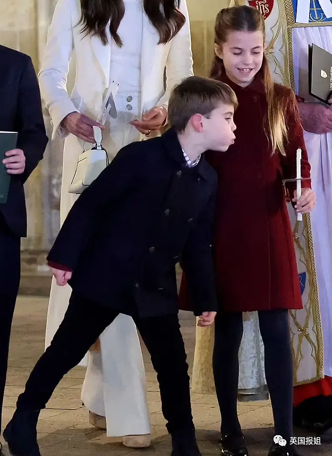英王室喜迎圣诞，8岁夏洛特公主稳坐霸气C位！凯特穿“复仇裙”惊艳全场，狠狠打脸最新丑闻（组图） - 20