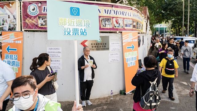 香港区议会选举2023：“整顿”后首次投票率史上最低！李家超下令彻查票站系统故障（组图） - 6