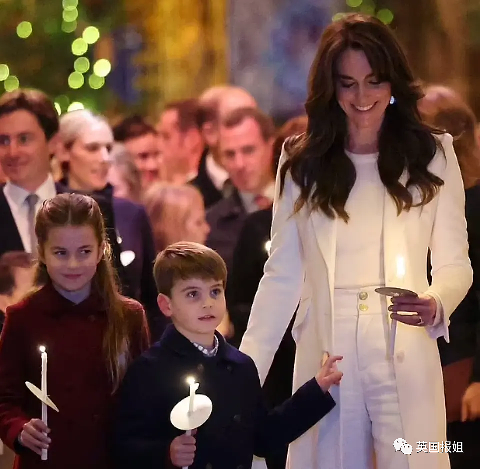英王室喜迎圣诞，8岁夏洛特公主稳坐霸气C位！凯特穿“复仇裙”惊艳全场，狠狠打脸最新丑闻（组图） - 19