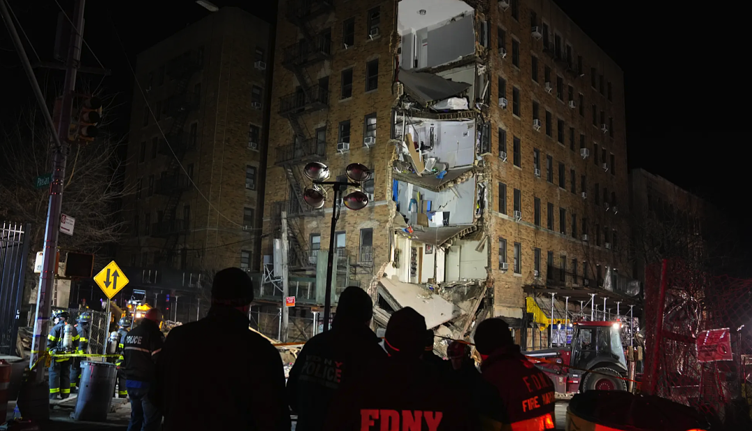 纽约高层公寓大楼一角突然坍塌，7户居民只剩半间房...（组图） - 1