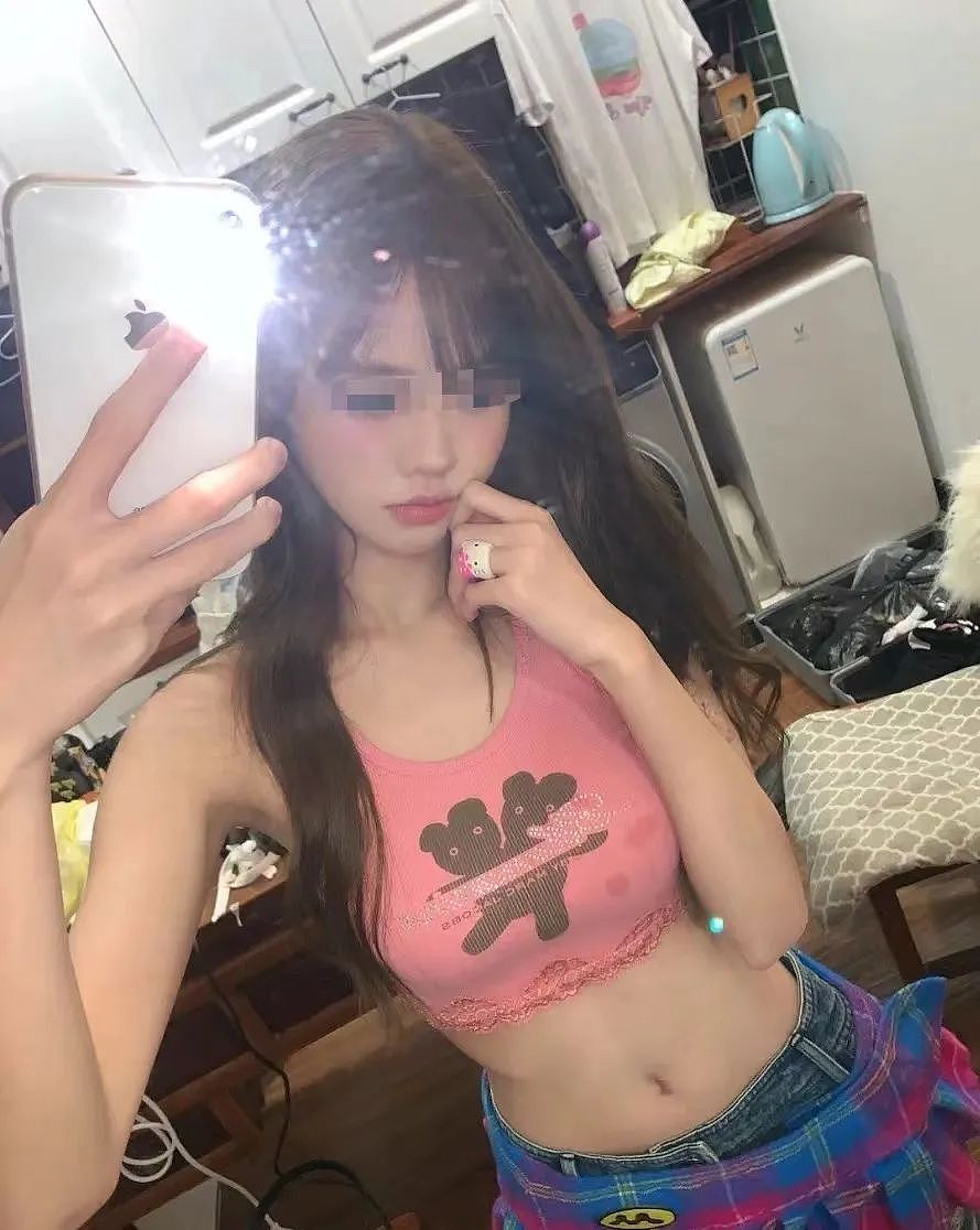 千万粉美女网红私拍写真像“颜色”网站？完整版视频曝光：本人回复更开放（组图） - 2