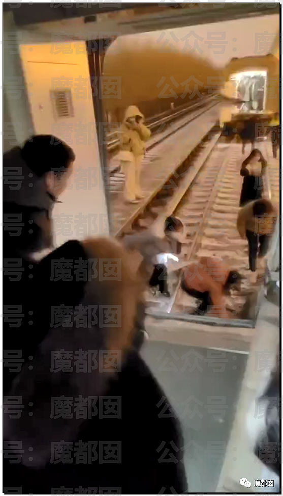 北京地铁发生严重追尾事故！515人受伤送医，102人骨折，被困乘客砸窗求生（视频/组图） - 15