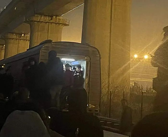 亲历者讲述：北京地铁昌平线事故的雪夜，乘客都经历了什么（组图） - 3