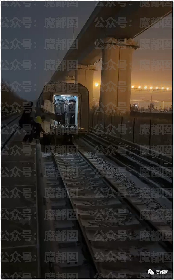 北京地铁发生严重追尾事故！515人受伤送医，102人骨折，被困乘客砸窗求生（视频/组图） - 19
