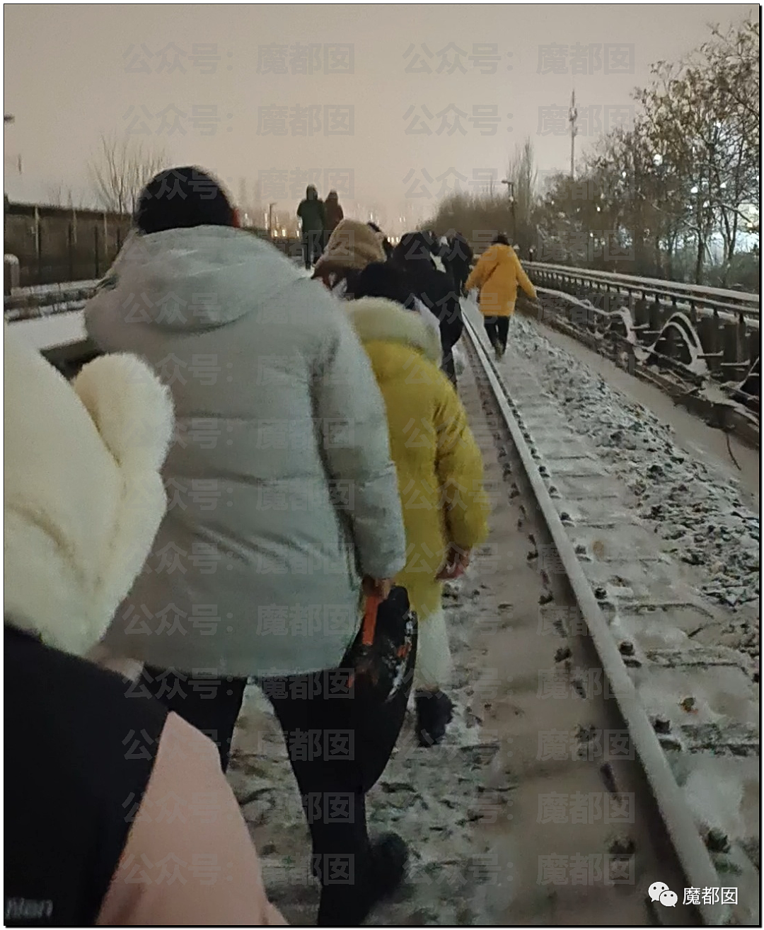 北京地铁发生严重追尾事故！515人受伤送医，102人骨折，被困乘客砸窗求生（视频/组图） - 66