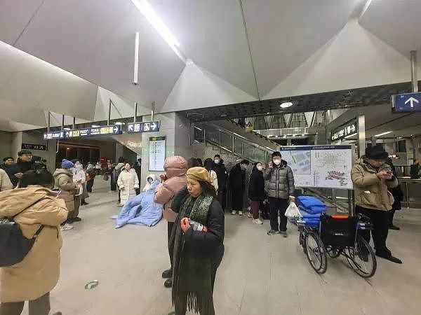 北京地铁深夜道歉！30余人受伤，事故原因正在调查（组图） - 8