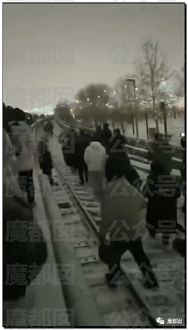 北京地铁发生严重追尾事故！515人受伤送医，102人骨折，被困乘客砸窗求生（视频/组图） - 63