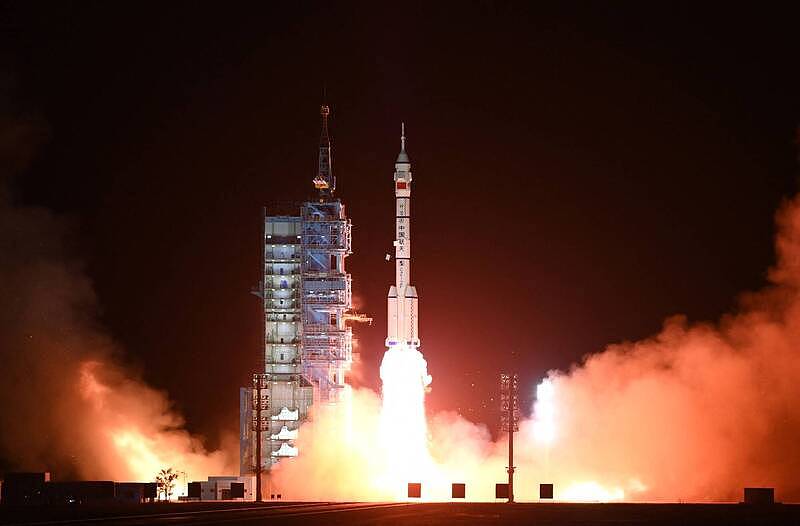 中国深夜又发射卫星火箭，近两个月来第7次（图） - 1