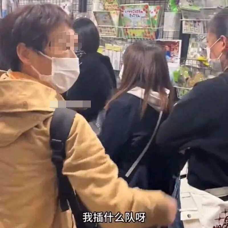 反转？中国大妈在日本插队并打骂多位日本人，日本网友却替她辩护？（组图） - 2